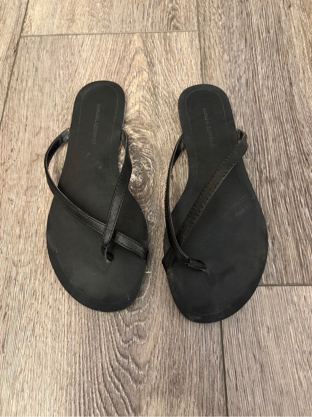 Banana Republic black leather minimalist thong sandals
